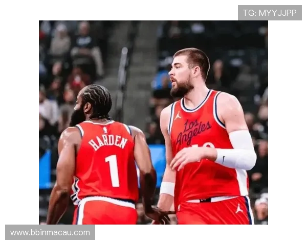 保罗攻防两端表现突出获媒体盛赞被誉为球队不可或缺核心人物领袖