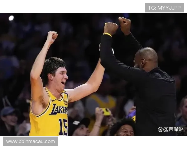 詹姆斯东契奇里夫斯合力轰炸全场狂揽球队百分之九十得分震撼全场