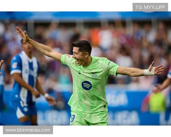 西甲赛场成为全场焦点每个动作持续占据热搜中心话题风暴核心位置